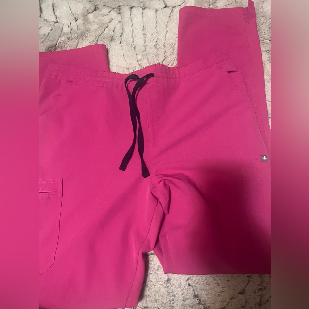 Figs Yola scrub pants in color electric Ochid